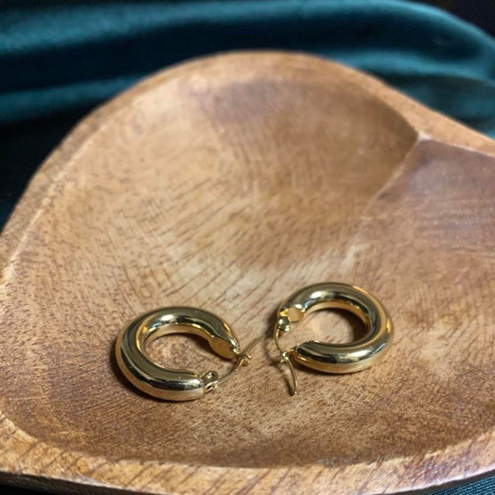 Everyday gold mini hoops 💛